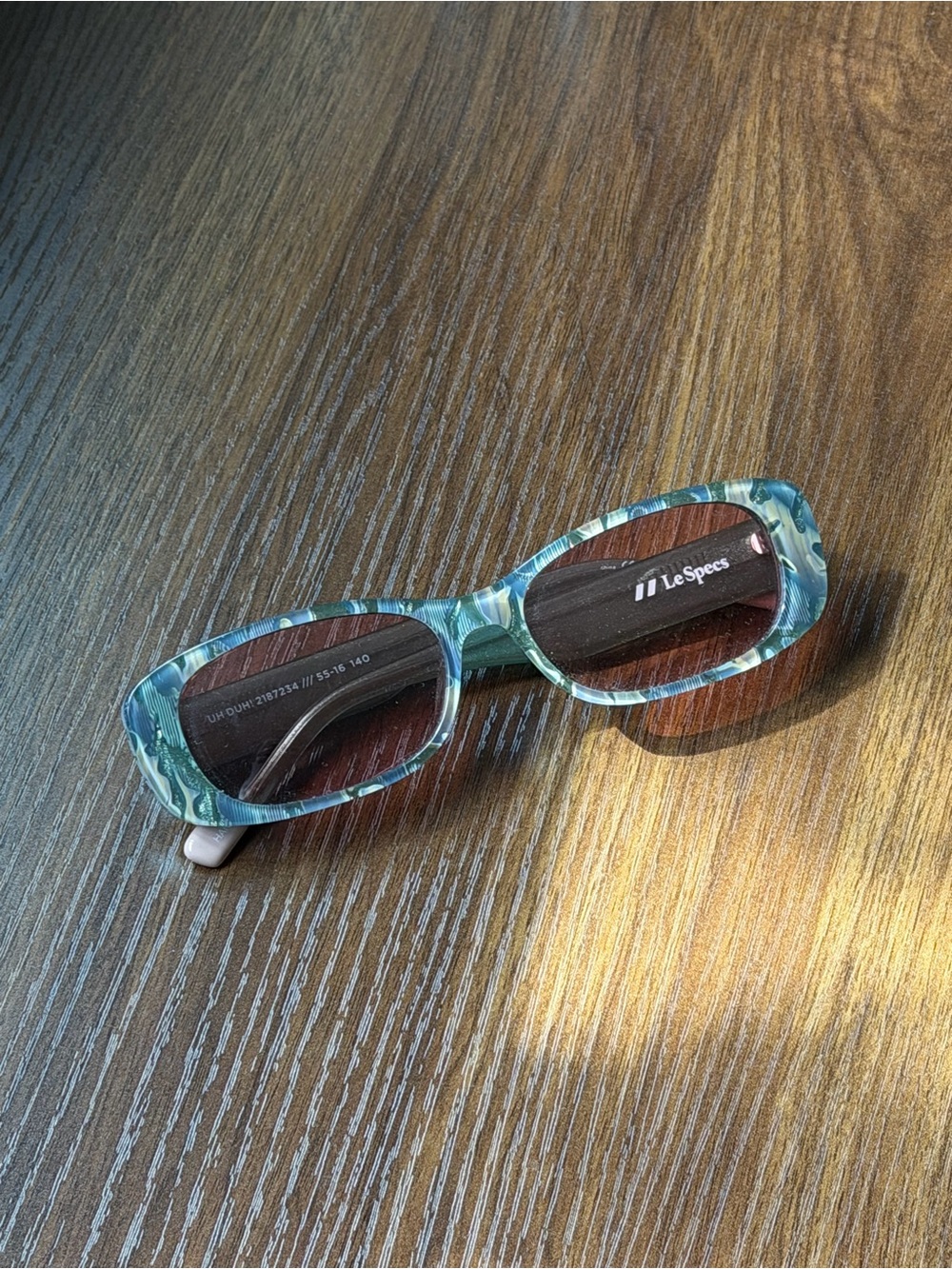 Accessory on table